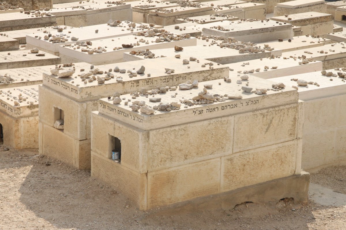 Jewish_graves_Israel